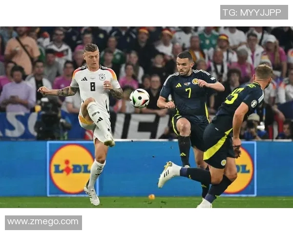 四十岁左右的足球明星们的人生转折与职业生涯的精彩回顾